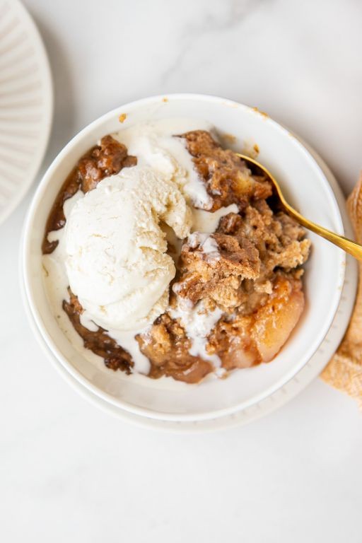3-Ingredient Slow Cooker Apple Dump Cake