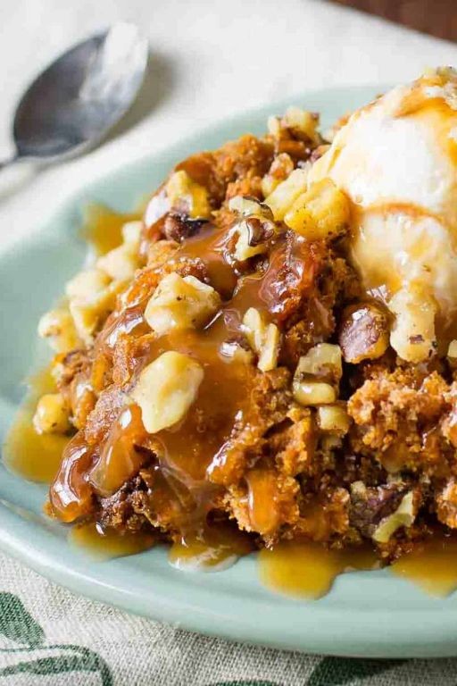 3-Ingredient Slow Cooker Pumpkin Spice Cake