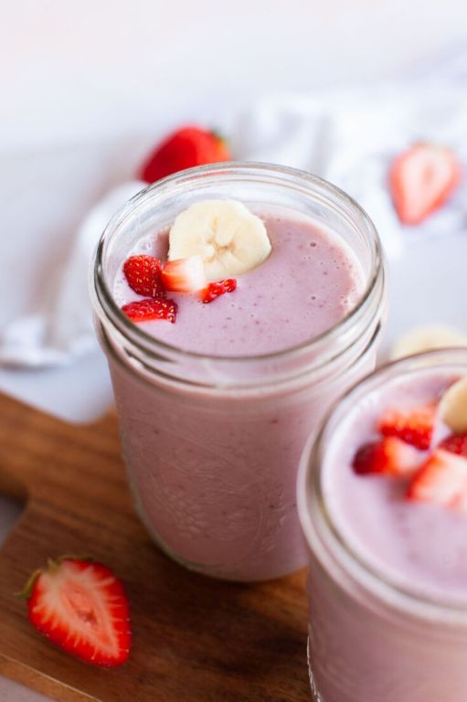 4 Ingredient Strawberry Banana Smoothie