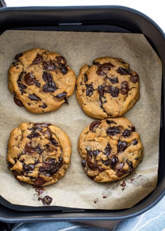 Air Fryer Chocolate Chip Cookies