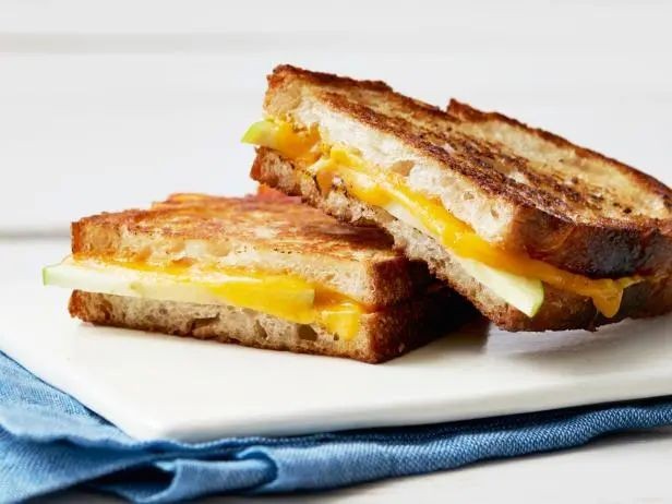 Apple Cheddar Grilled Cheese Sandwich