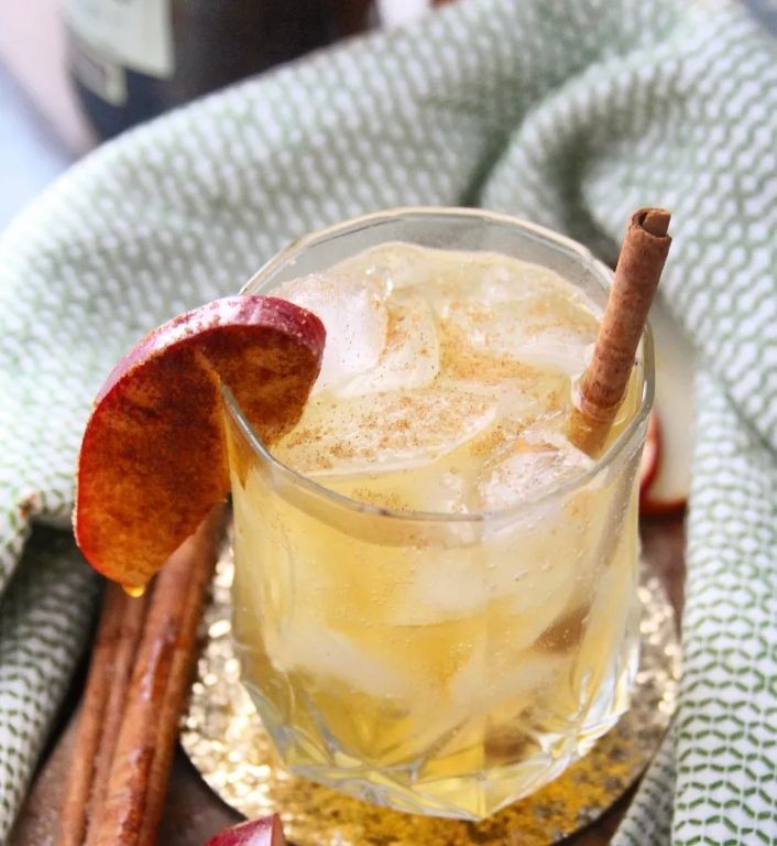 Apple Cinnamon Whiskey Sour