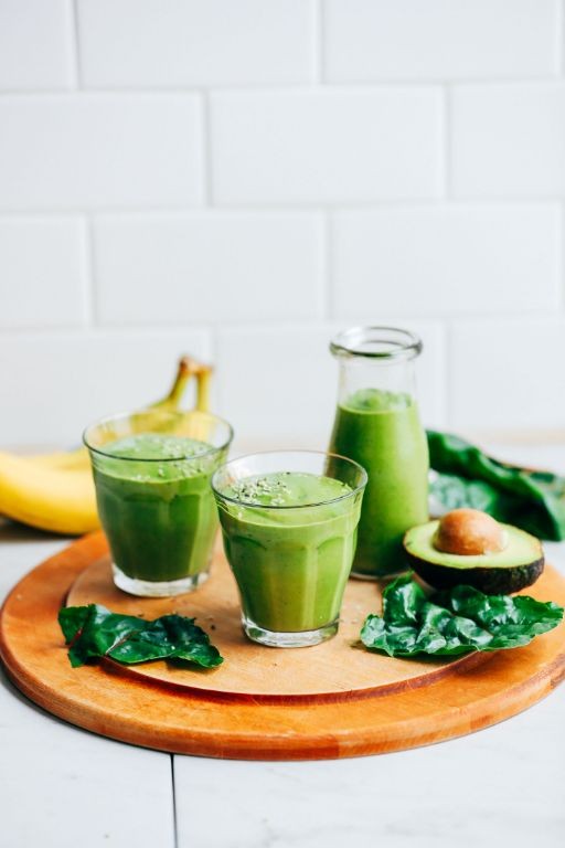Avocado Spinach Banana Smoothie for Detox