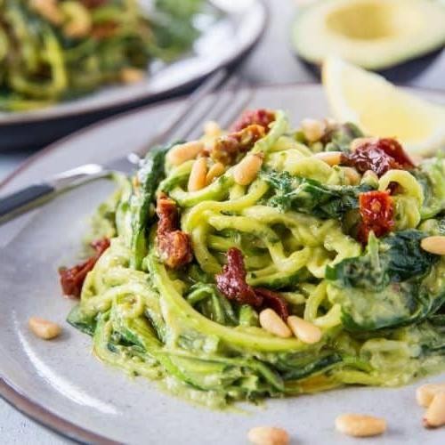 Avocado and Spinach Pesto Pasta with Sun-Dried Tomatoes
