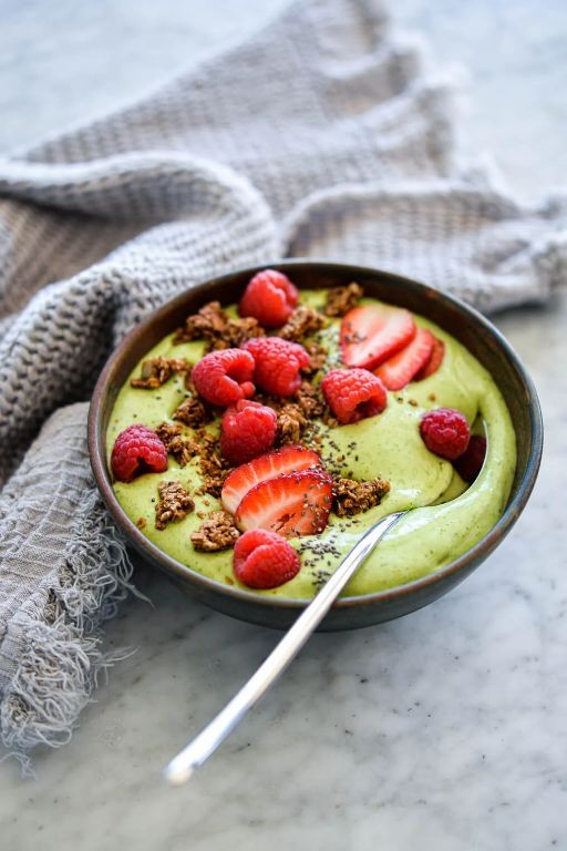 Avocado and Spinach Smoothie Bowl