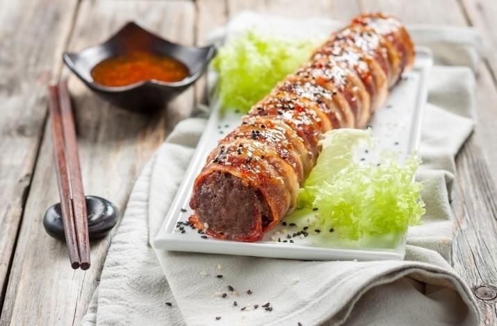 Bacon Sushi with Sesame Seeds