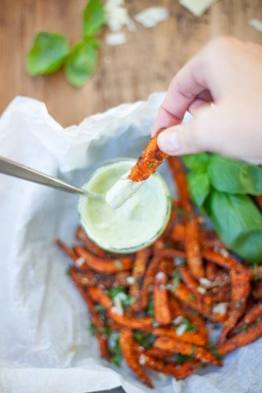 Baked Carrot Fries with Garlic Yogurt Dip