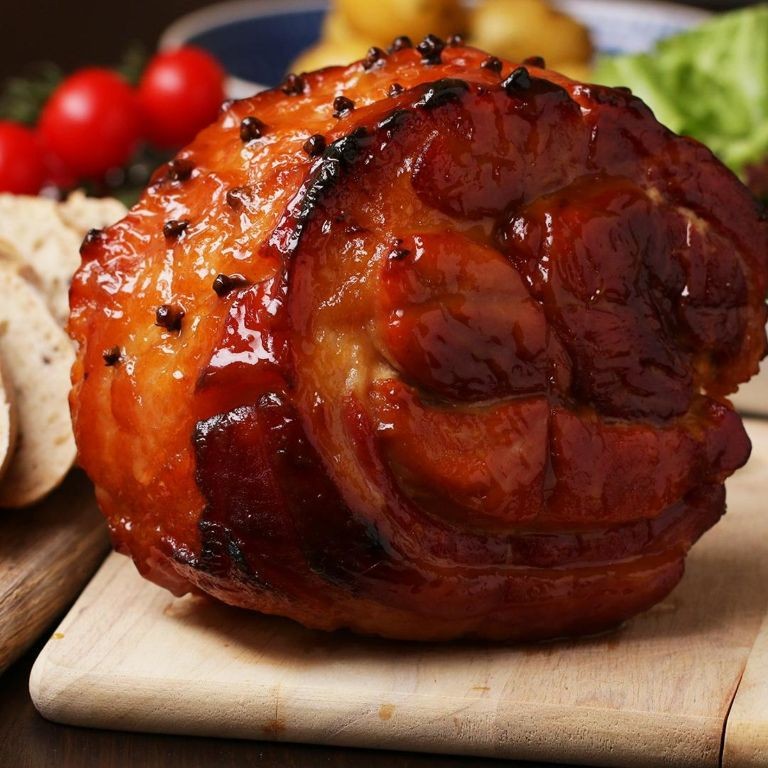 Baked Ham with Maple Glaze and Pineapple