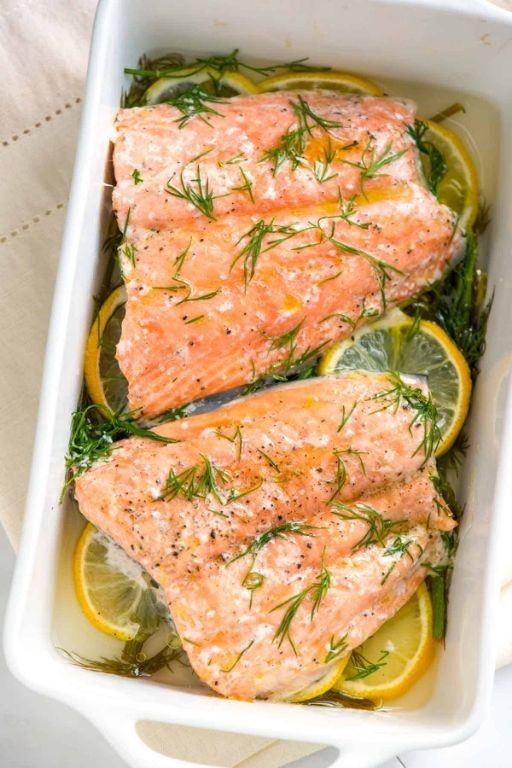 Baked salmon with lemon and dill
