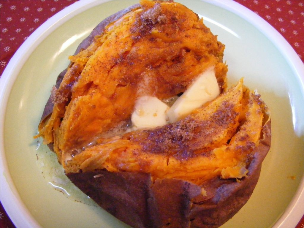 Baked sweet potato with cinnamon