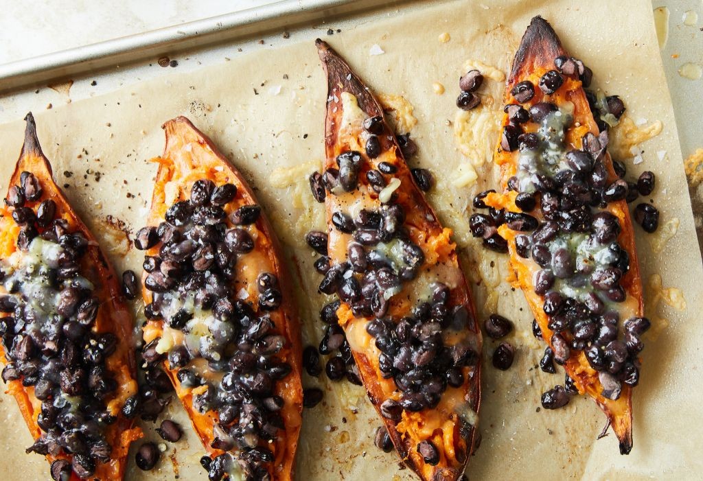 Baked sweet potatoes with black beans