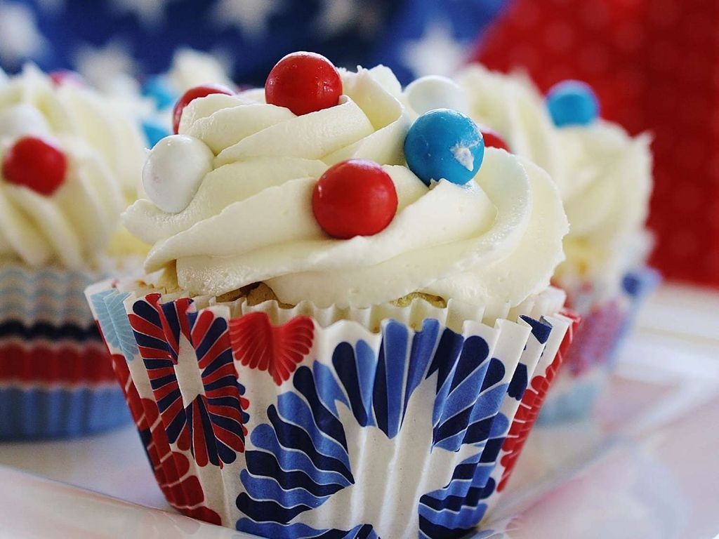Banana Protein Cupcakes with Vanilla Frosting