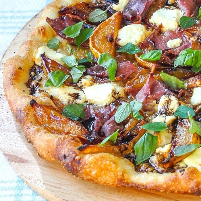 Bartlett Pear and Prosciutto Pizza