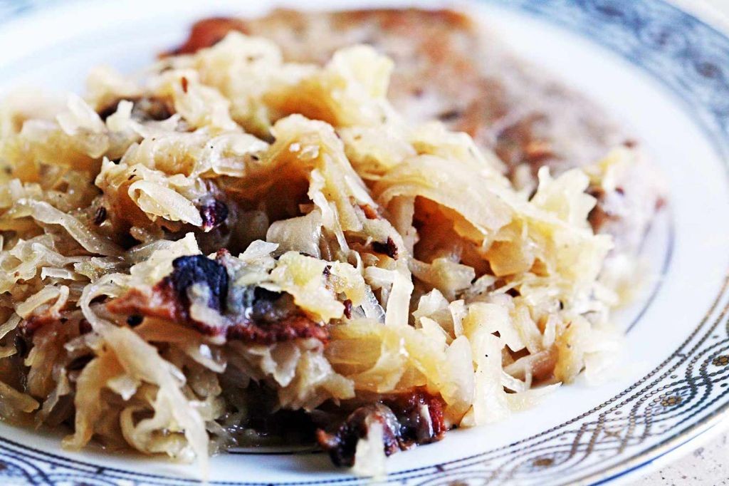 Bavarian Sauerkraut with Apples and Bacon