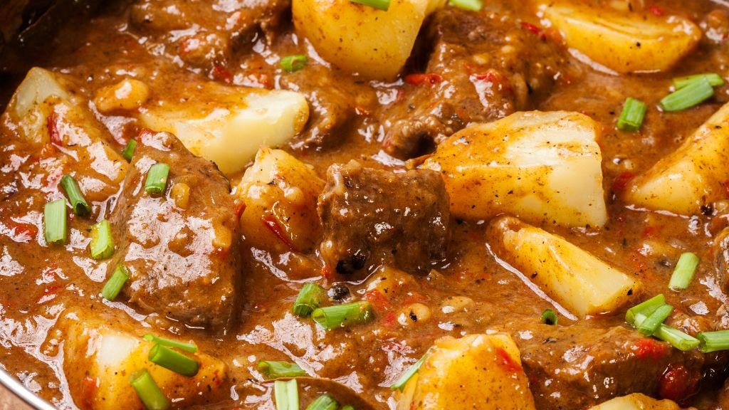 Beef and Potato Slow Cooker Curry