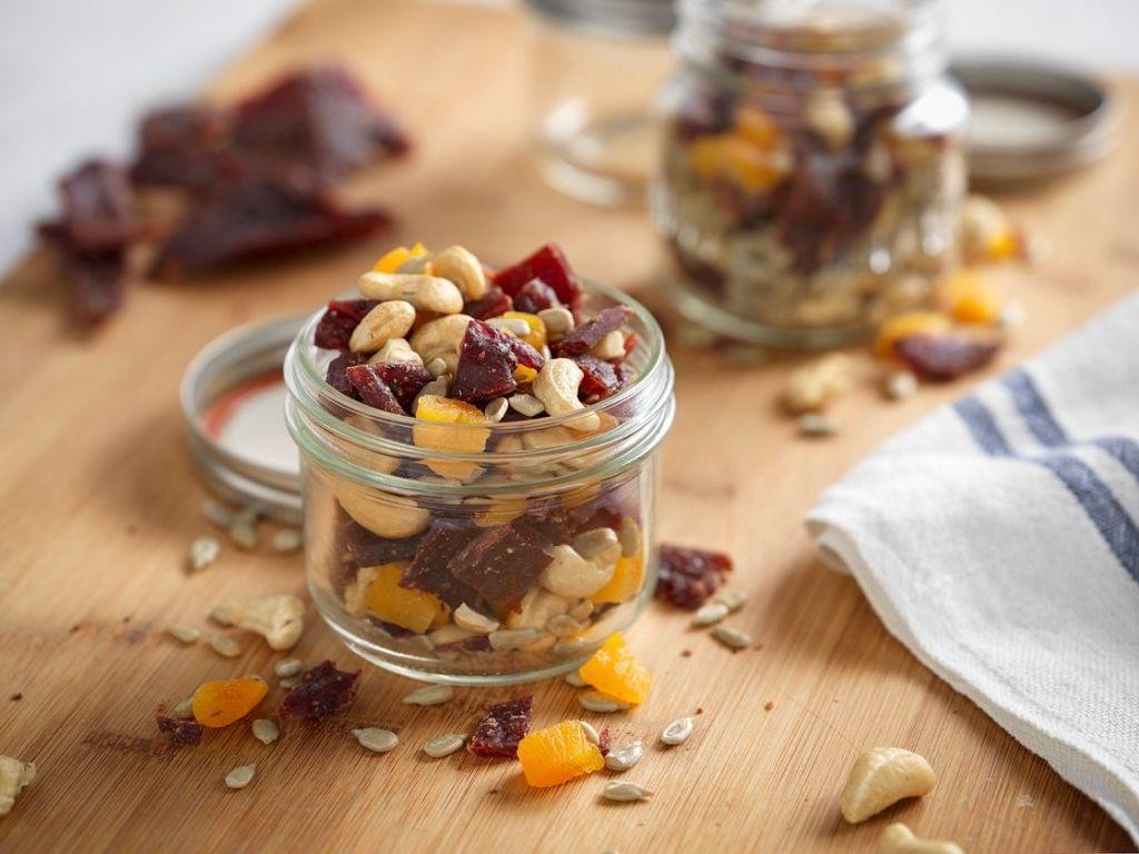 Beef jerky with mixed nuts
