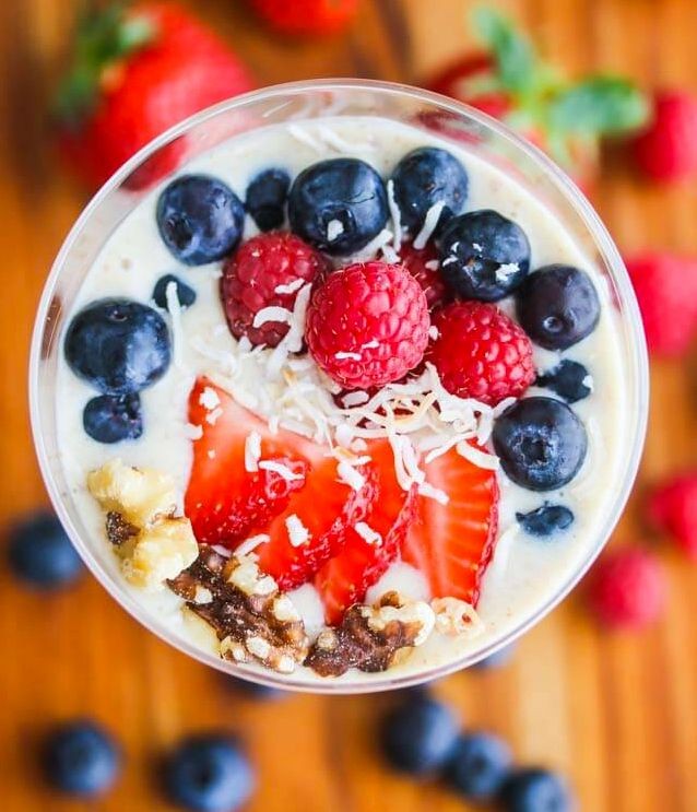 Berry and flaxseed smoothie bowl