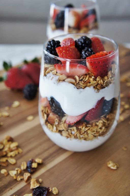 Berry yogurt parfaits