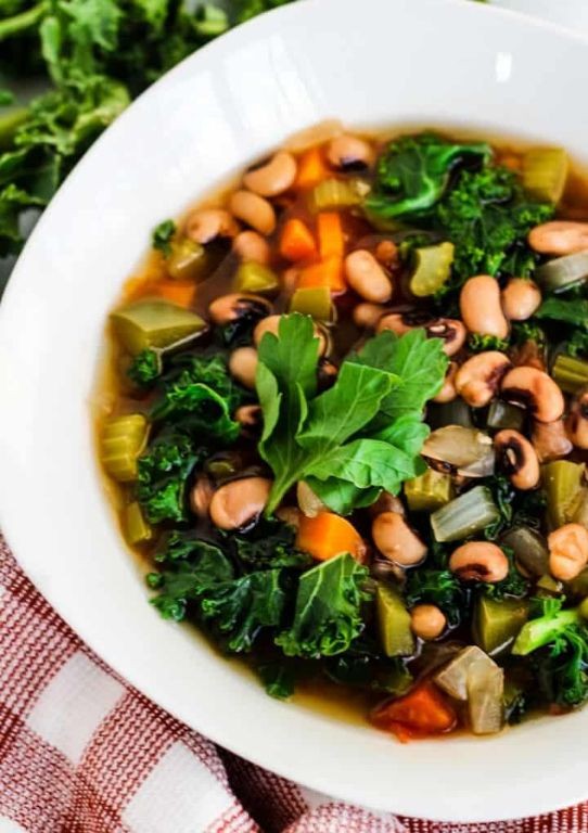 Black Eyed Peas Soup with Kale and Tomatoes