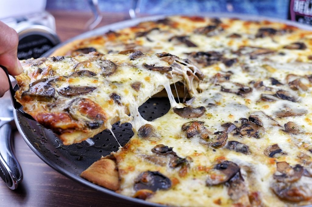 Black Garlic Pizza with Truffle Oil