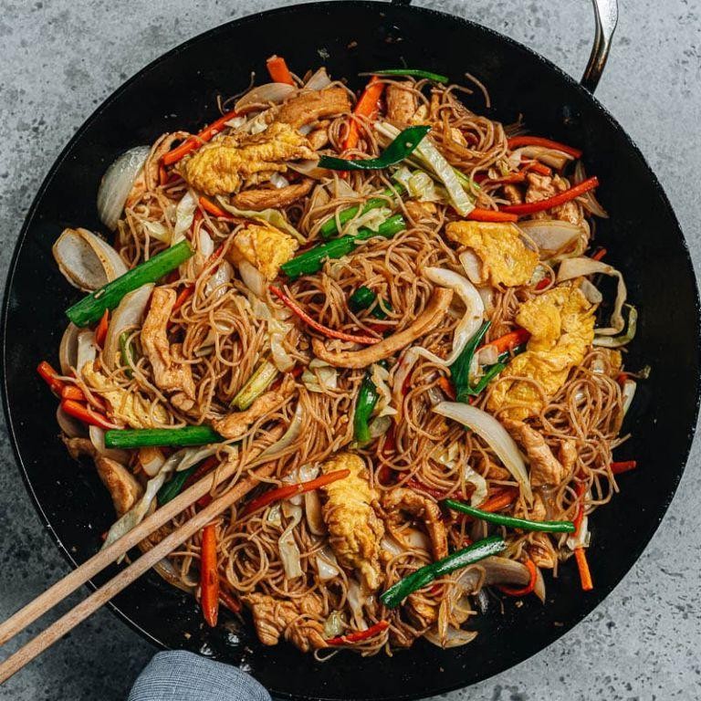 Black Pepper Chicken Mai Fun