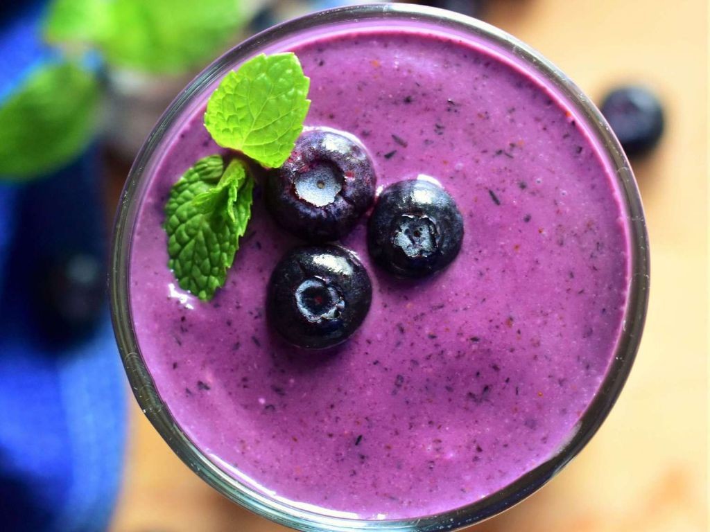 Blueberry Vanilla Almond Milk Smoothie