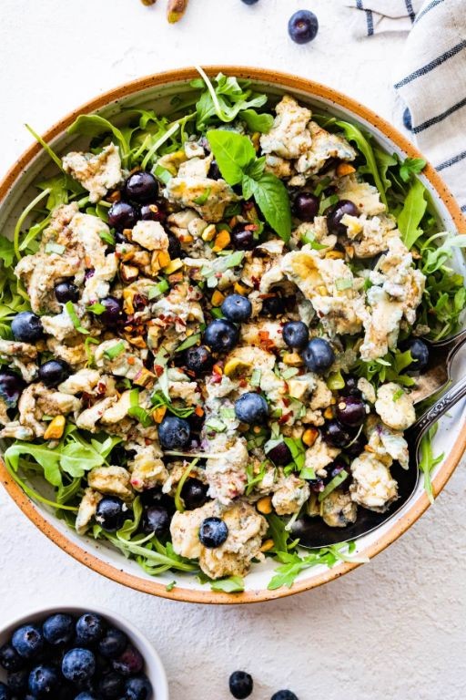 Blueberry and Almond Breakfast Salad