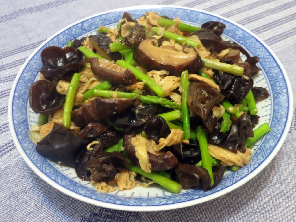 Braised Tofu Skin with Mushrooms and Bamboo Shoots