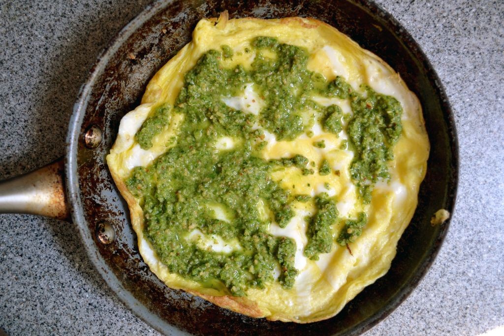 Bread omelette with green chutney