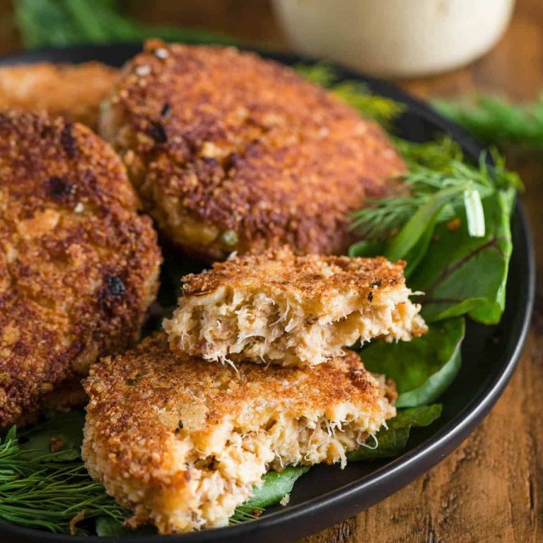 Breadcrumb-Coated Crab Cakes