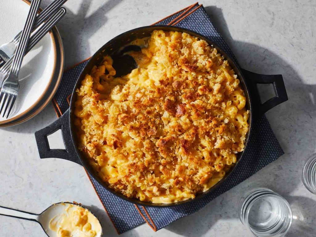 Breadcrumb-Crusted Mac and Cheese