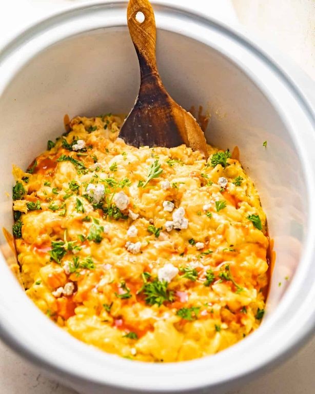 Buffalo Chicken Crock Pot Mac and Cheese