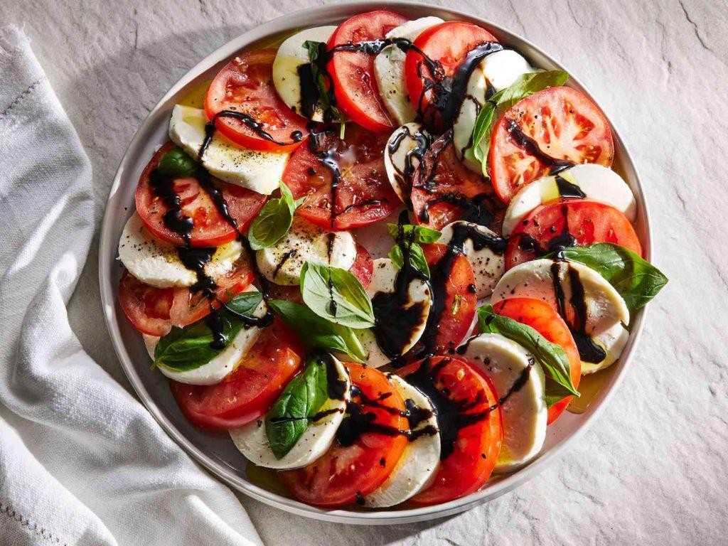 Caprese salad with balsamic glaze