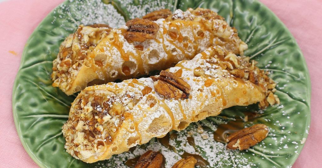 Caramel Pecan Cannoli Cake