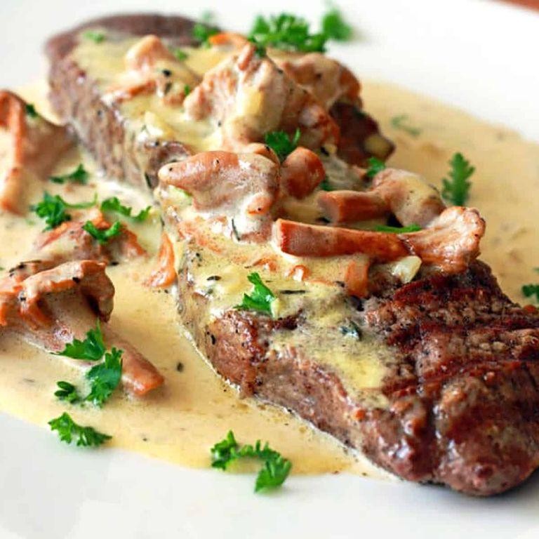 Chanterelle and Thyme Cream Sauce for Steak