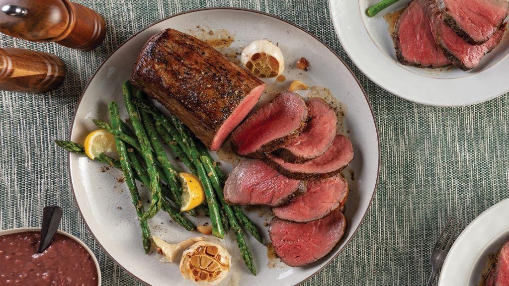 Chateaubriand with Red Wine and Garlic Reduction