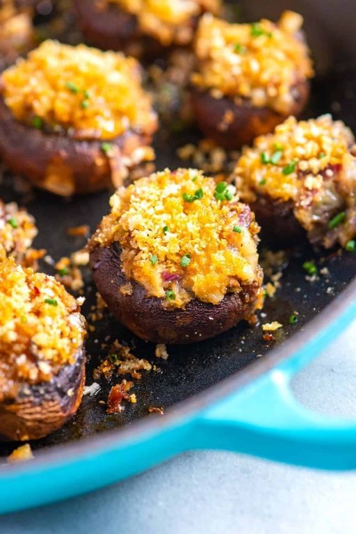 Cheese-Stuffed Mushrooms with Thyme and Garlic
