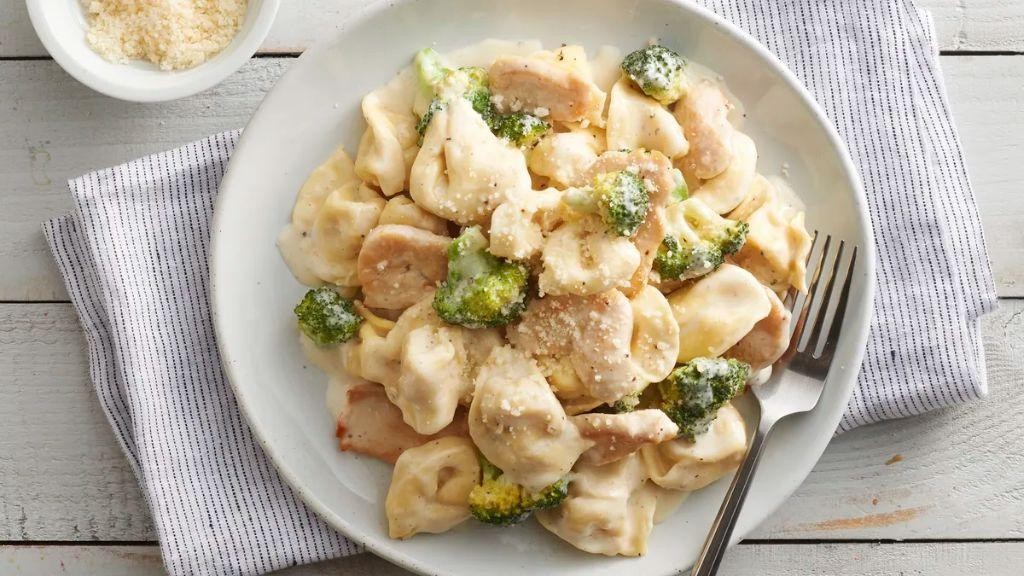 Cheesy Chicken Tortellini Pasta