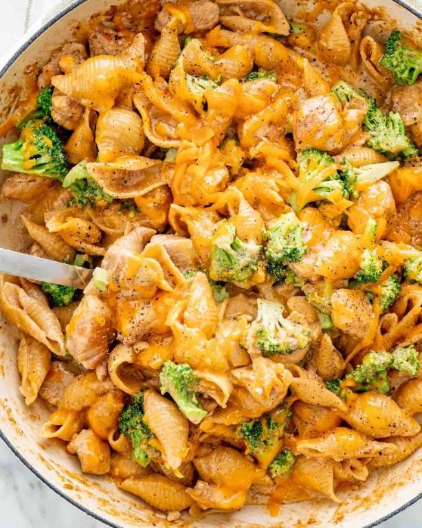 Cheesy Chicken and Broccoli Pasta