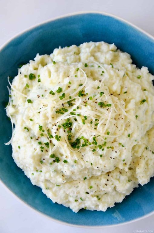 Cheesy Mashed Cauliflower with Cheddar and Chives