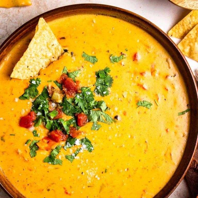 Cheesy Slow Cooker Queso Dip