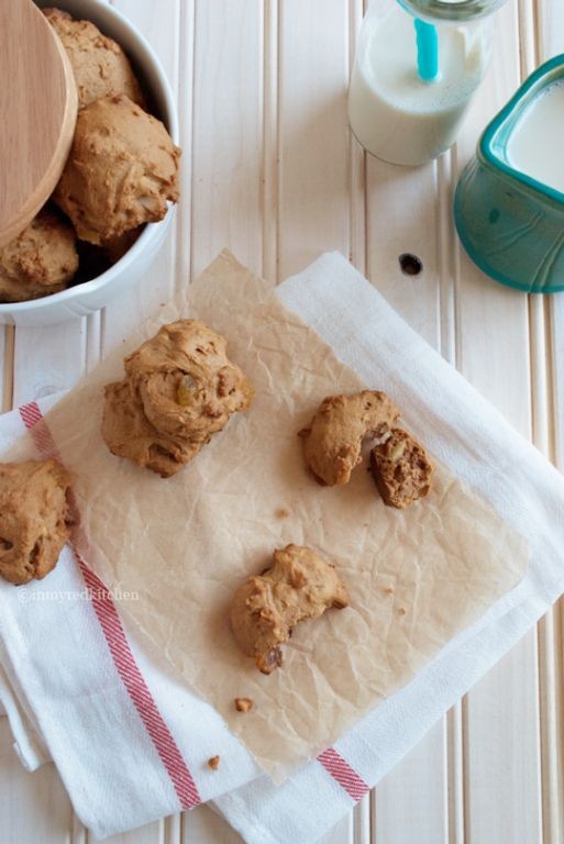 Cherimoya and Oatmeal Cookies