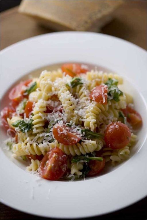 Cherry Tomato and Arugula Pasta