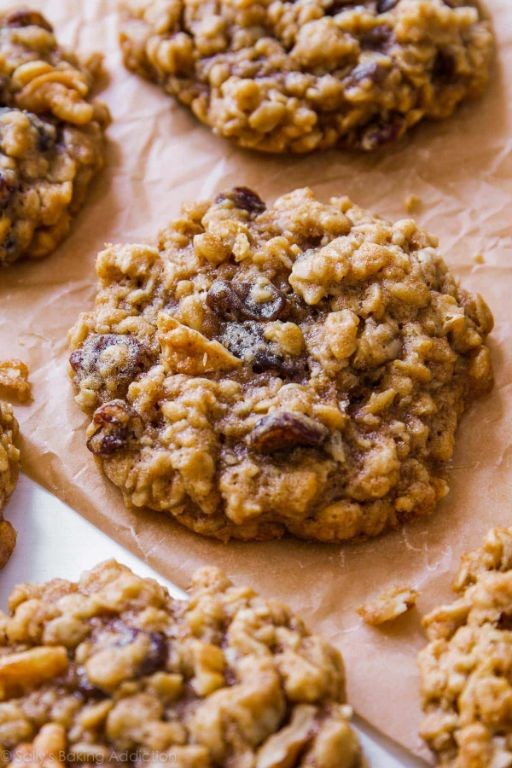 Chewy Oatmeal Raisin Cookies