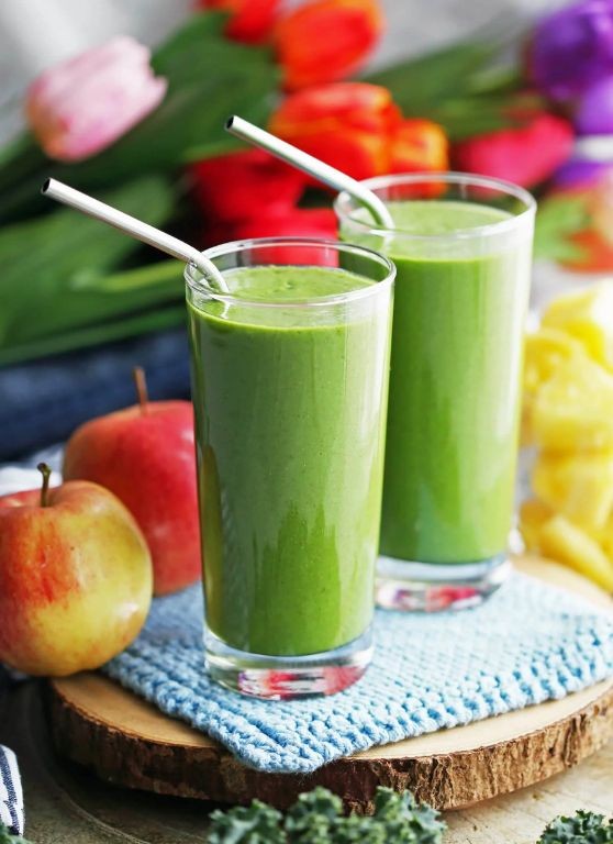 Chia Seed and Kale Green Smoothie