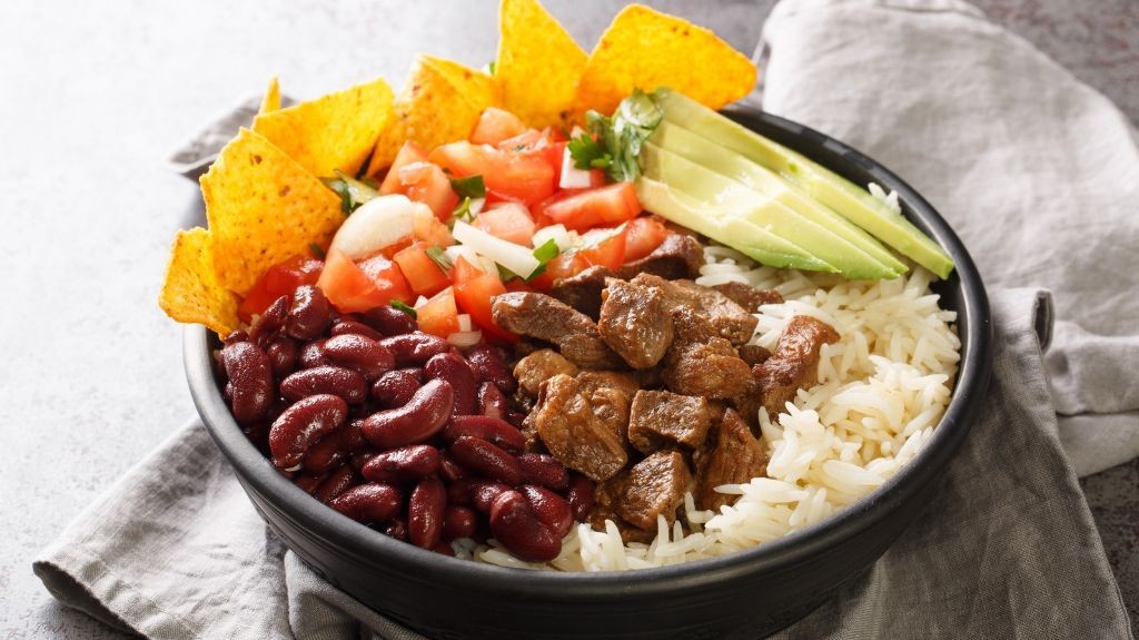 Chifrijo with Crispy Pork