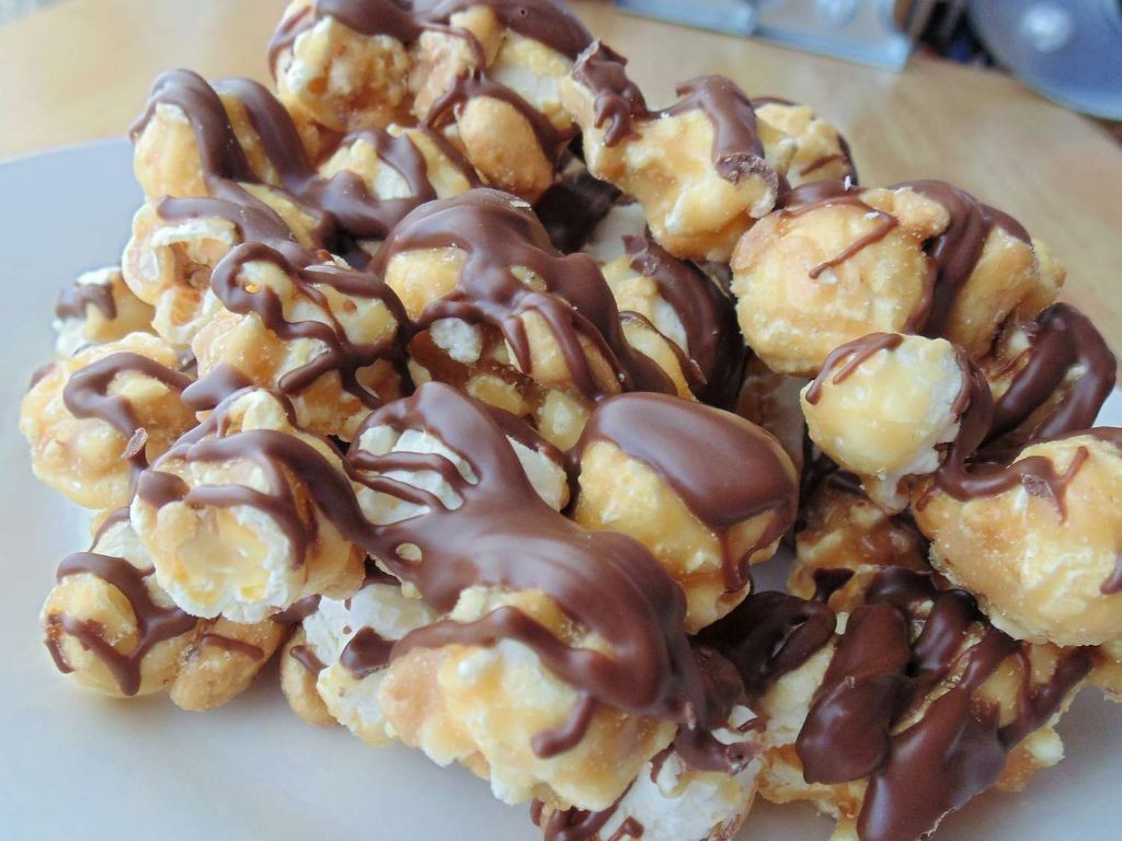 Chocolate Drizzled Caramel Corn