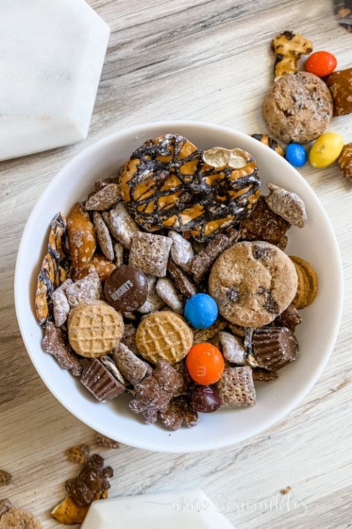 Chocolate Drizzled Pretzel and Peanut Mix