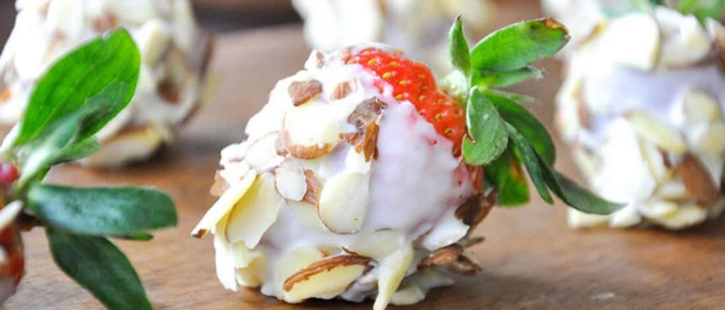 Chocolate and Almond Crunch Strawberries