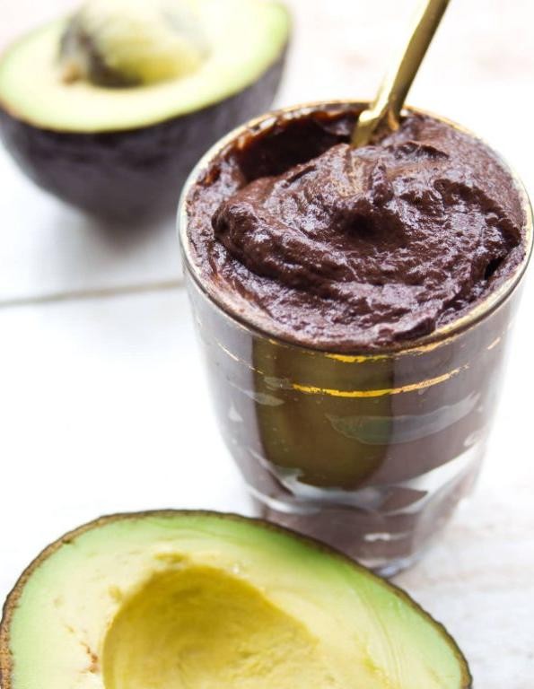 Chocolate avocado mousse with stevia
